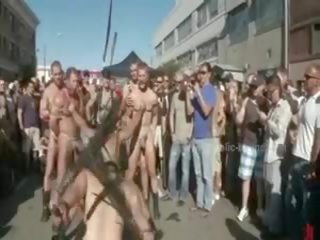 Publike plaza me zhveshur burra prepared për e egër coarse i dhunshëm pederast grup seks film